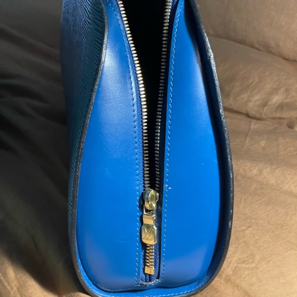 Louis Vuitton Pochette Cosmetique Leather Clutch - Picture 2 of 6